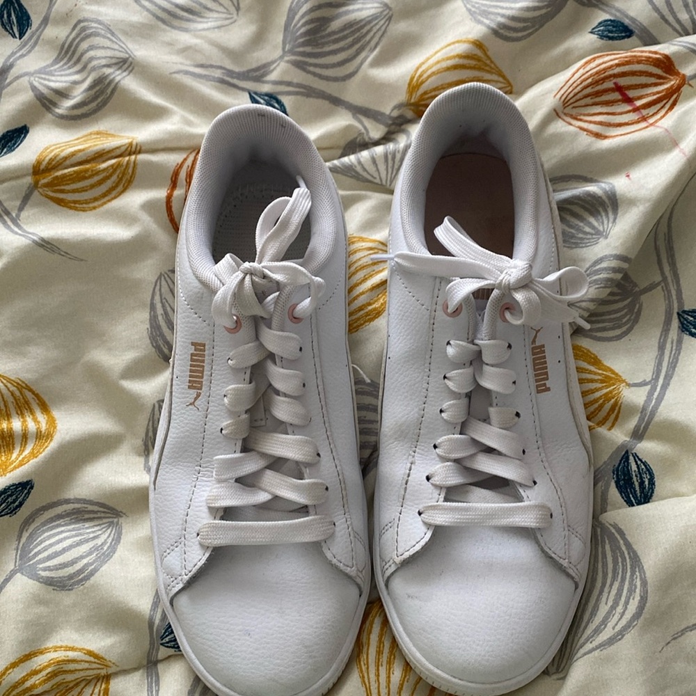 pink and white puma shoes